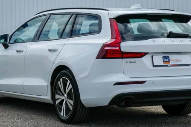 Volvo V60 (2021) thumbnail 2