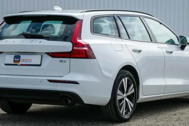 Volvo V60 (2021) thumbnail 3