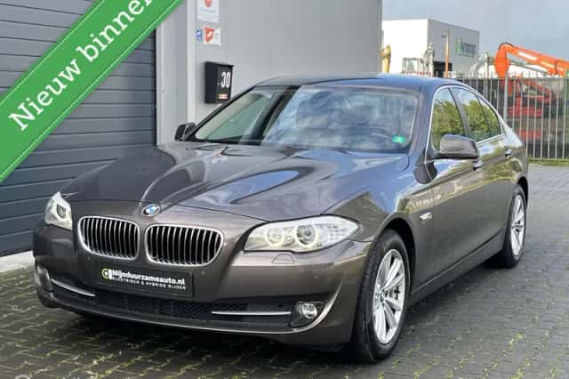 BMW 5-Serie (2011) thumbnail 2