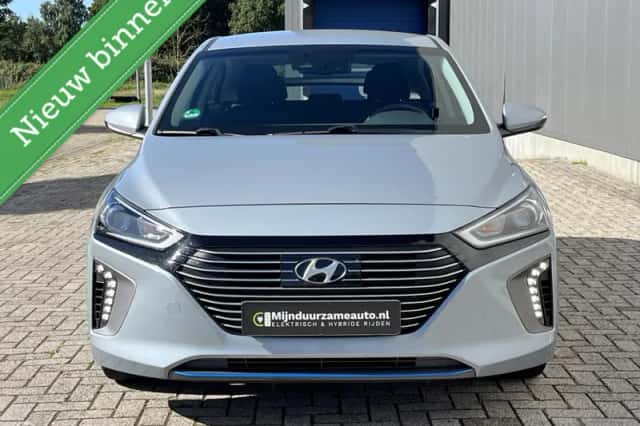Hyundai Ioniq (2016) thumbnail 3