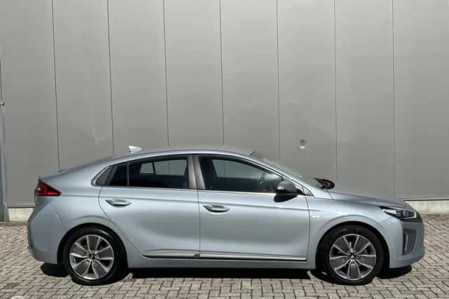 Hyundai Ioniq (2016) thumbnail 6