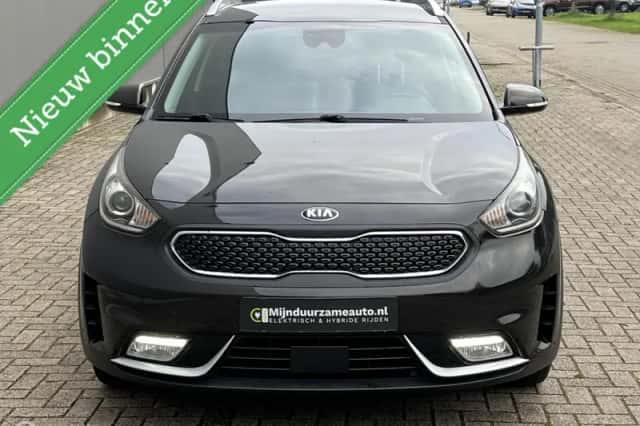 Kia Niro (2016) thumbnail 3