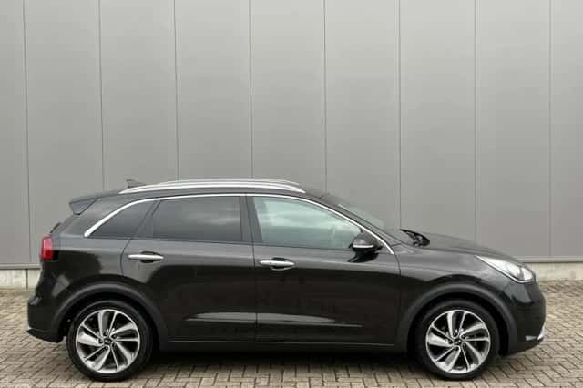 Kia Niro (2016) thumbnail 6