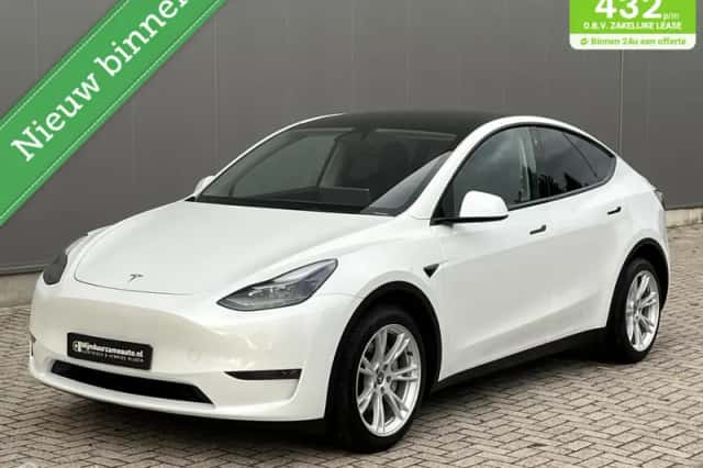 Tesla Model Y (2021) thumbnail 1