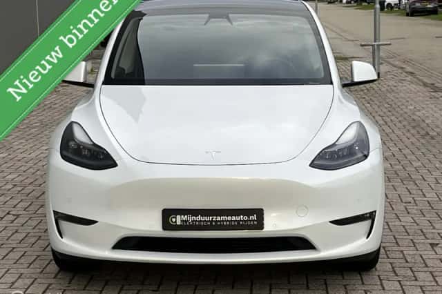 Tesla Model Y (2021) thumbnail 3