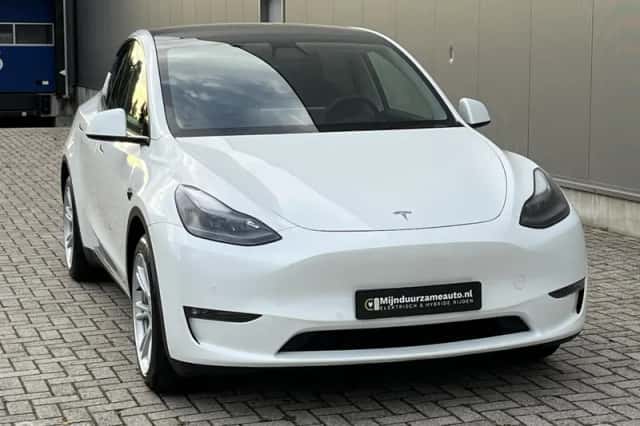 Tesla Model Y (2021) thumbnail 4