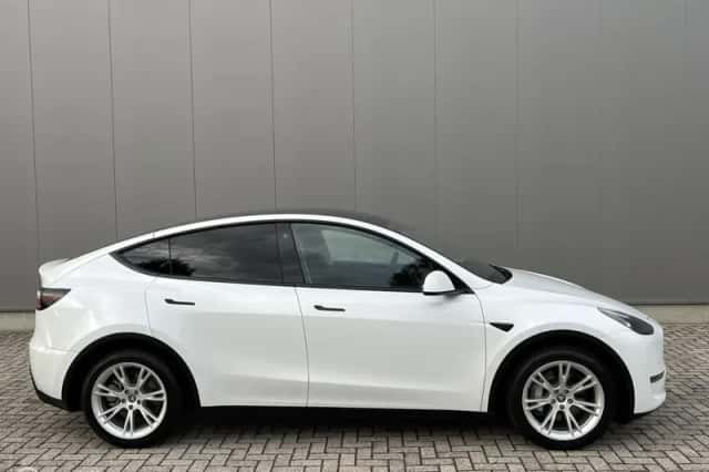Tesla Model Y (2021) thumbnail 6