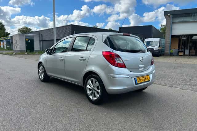 Opel Corsa (2014) thumbnail 5
