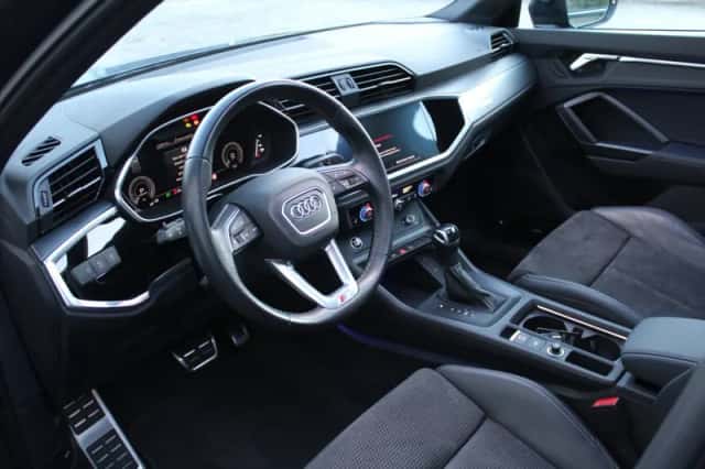 Audi Q3 (2022) thumbnail 2