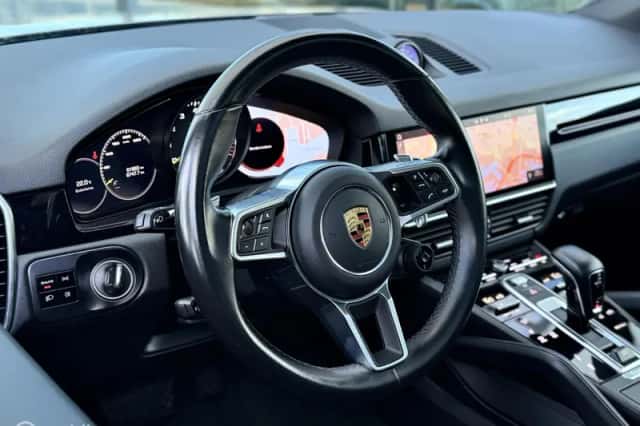 Porsche Cayenne (2020) thumbnail 3