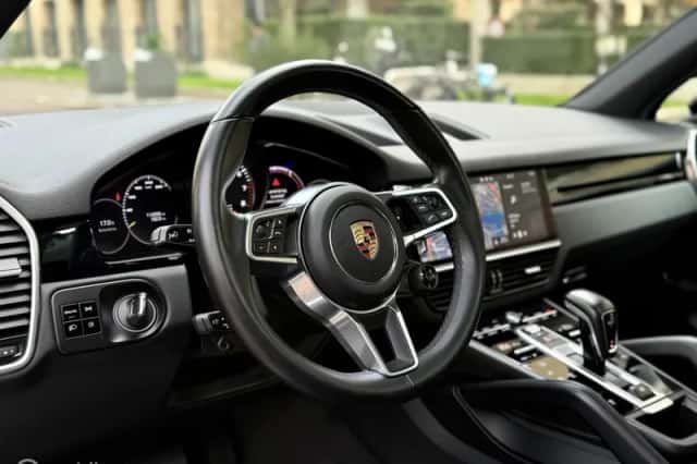 Porsche Cayenne (2019) thumbnail 3