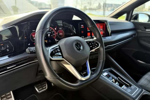 Volkswagen Golf (2021) thumbnail 3