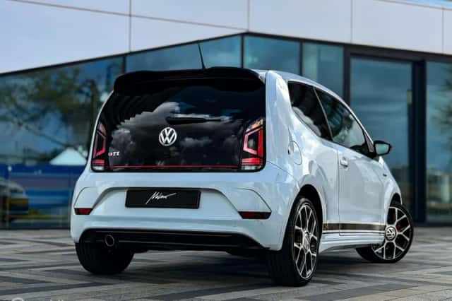 Volkswagen Up! (2019) thumbnail 2