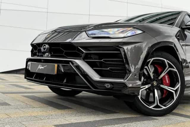 Lamborghini Urus (2022) thumbnail 4