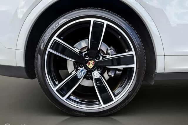 Porsche Cayenne (2022) thumbnail 6