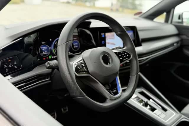 Volkswagen Golf (2020) thumbnail 3