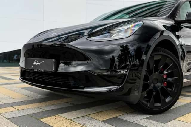 Tesla Model Y (2024) thumbnail 4