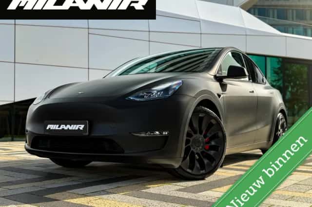 Tesla Model Y (2023) thumbnail 1