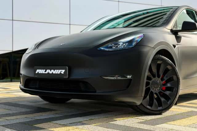 Tesla Model Y (2023) thumbnail 4