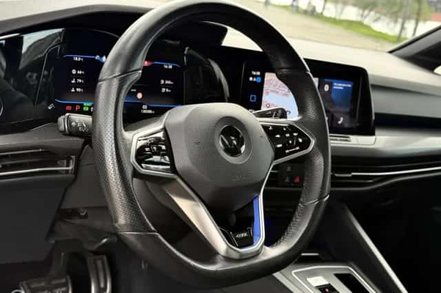 Volkswagen Golf (2021) thumbnail 3