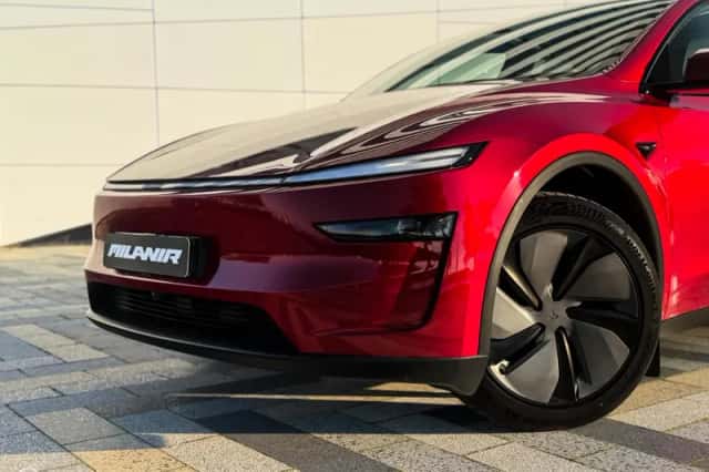 Tesla Model Y (2025) thumbnail 4