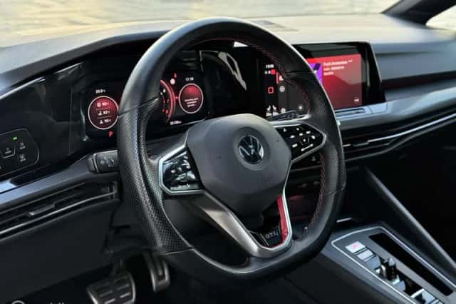 Volkswagen Golf (2022) thumbnail 3