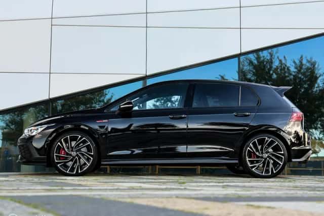 Volkswagen Golf (2022) thumbnail 5