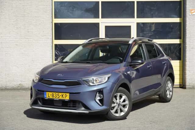Kia Stonic (2021) thumbnail 1