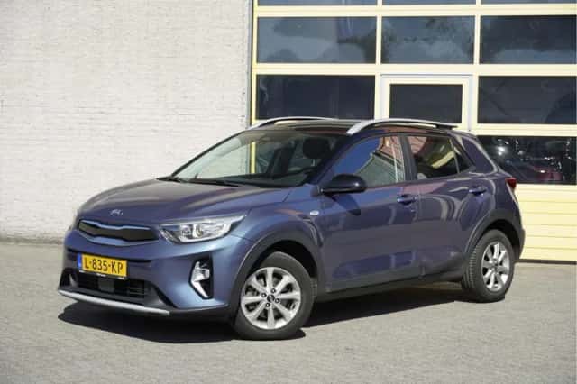 Kia Stonic (2021) thumbnail 2
