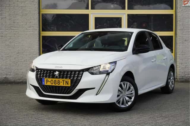 Peugeot 208 (2022) thumbnail 3