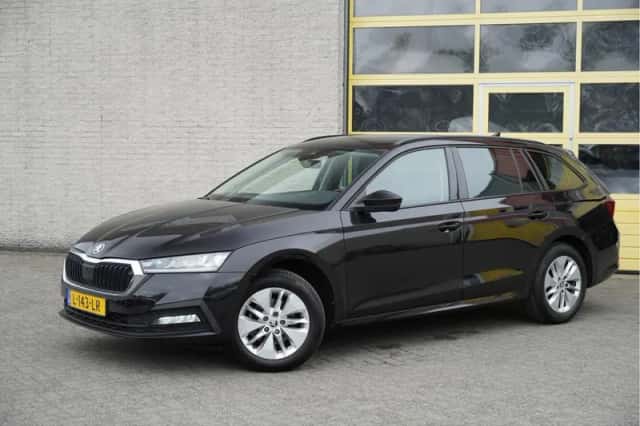 Škoda Octavia (2021) thumbnail 2