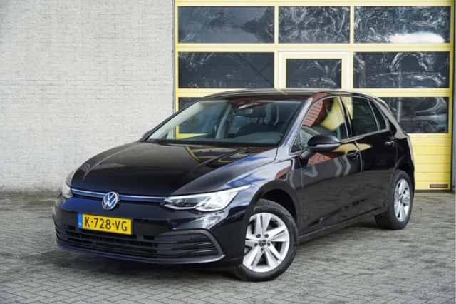 Volkswagen Golf (2021) thumbnail 1