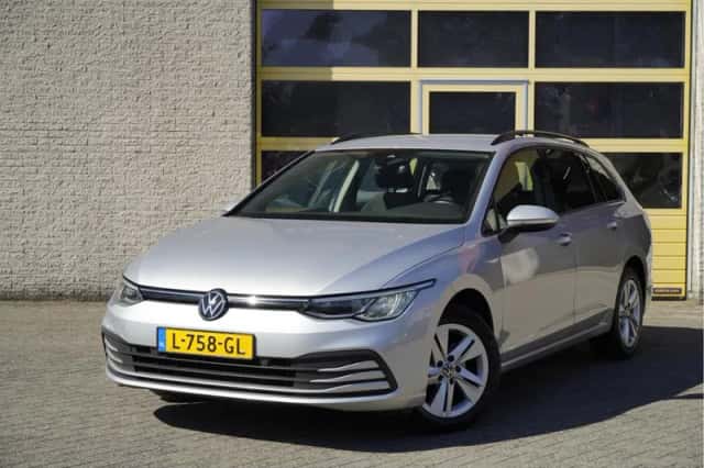 Volkswagen Golf (2021) thumbnail 1