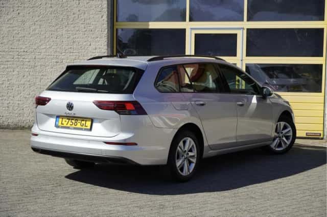Volkswagen Golf (2021) thumbnail 5