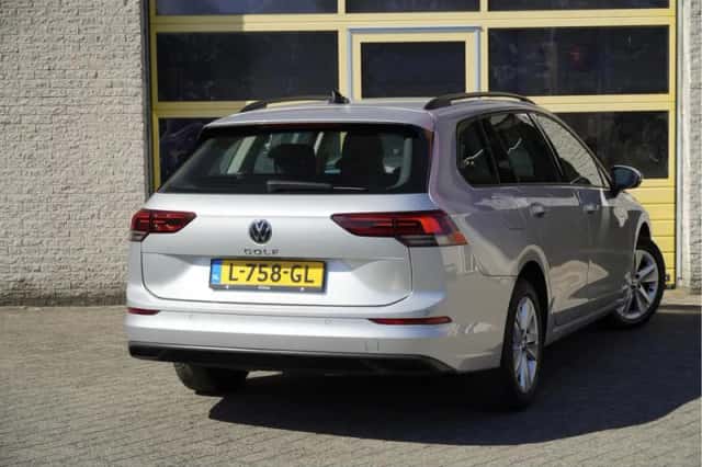 Volkswagen Golf (2021) thumbnail 6