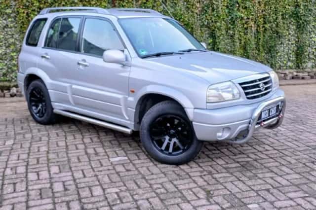 Suzuki Grand Vitara (2004) thumbnail 3