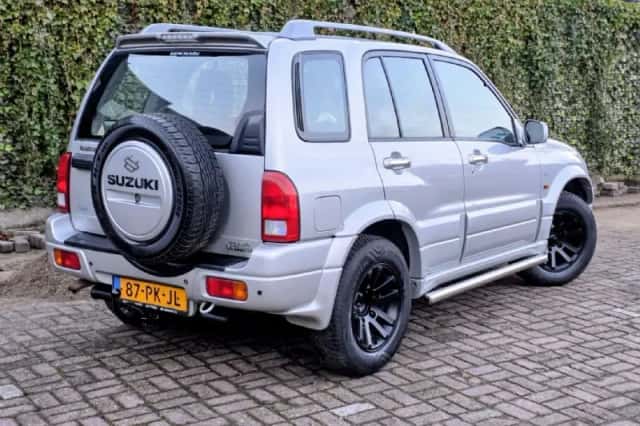 Suzuki Grand Vitara (2004) thumbnail 4