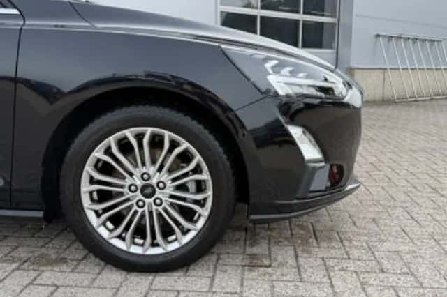 Ford Focus (2020) thumbnail 4