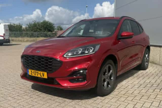Ford Kuga (2023) thumbnail 3
