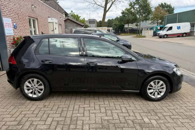 Volkswagen Golf (2013) thumbnail 2