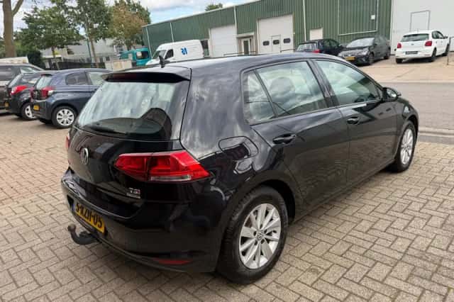 Volkswagen Golf (2013) thumbnail 3