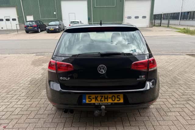 Volkswagen Golf (2013) thumbnail 4