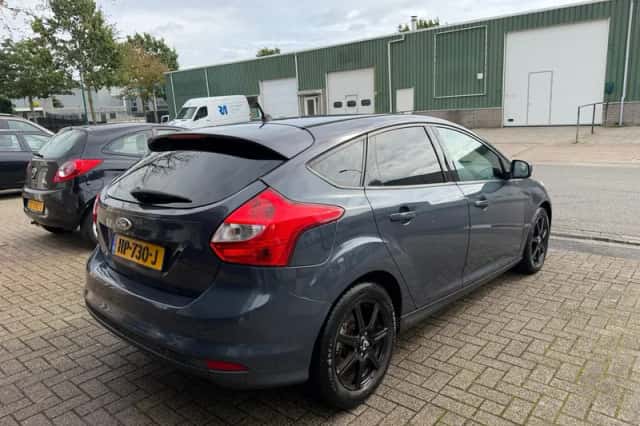 Ford Focus (2013) thumbnail 3