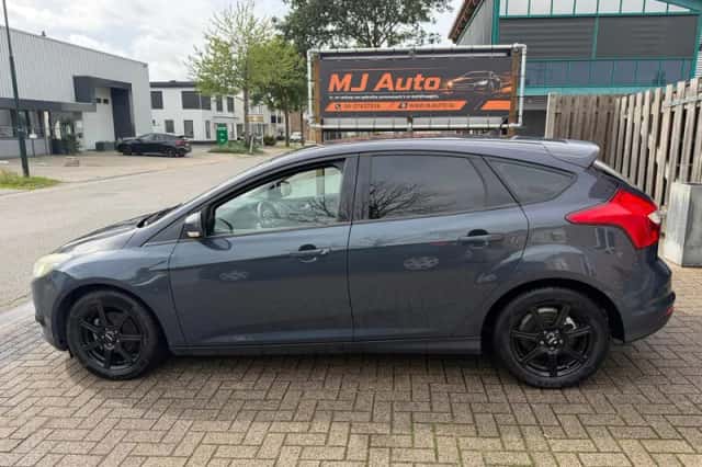Ford Focus (2013) thumbnail 6