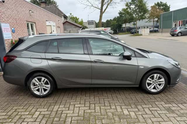 Opel Astra (2017) thumbnail 2