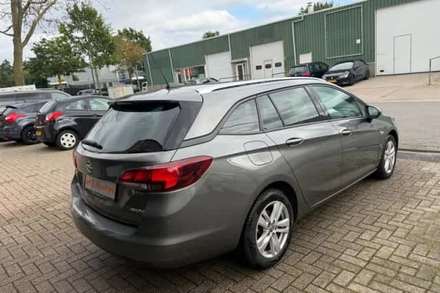 Opel Astra (2017) thumbnail 3