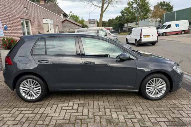 Volkswagen Golf (2014) thumbnail 2
