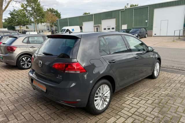 Volkswagen Golf (2014) thumbnail 3