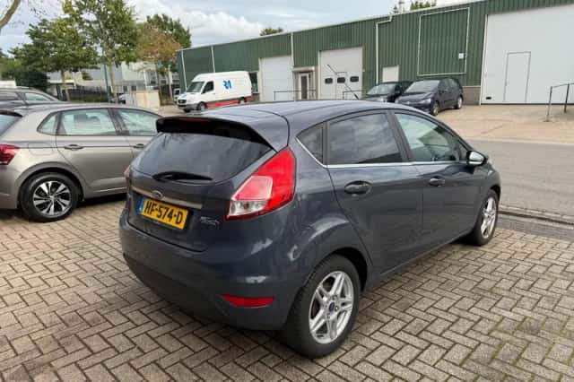 Ford Fiesta (2015) thumbnail 3