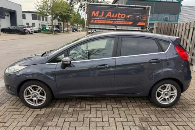 Ford Fiesta (2015) thumbnail 6